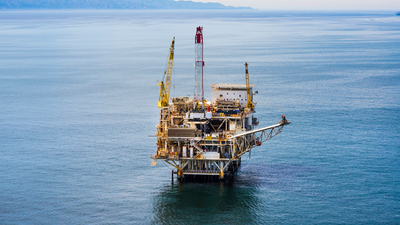 offshore oil drilling platform aerial view-DirCom-Thinkstocks_credits